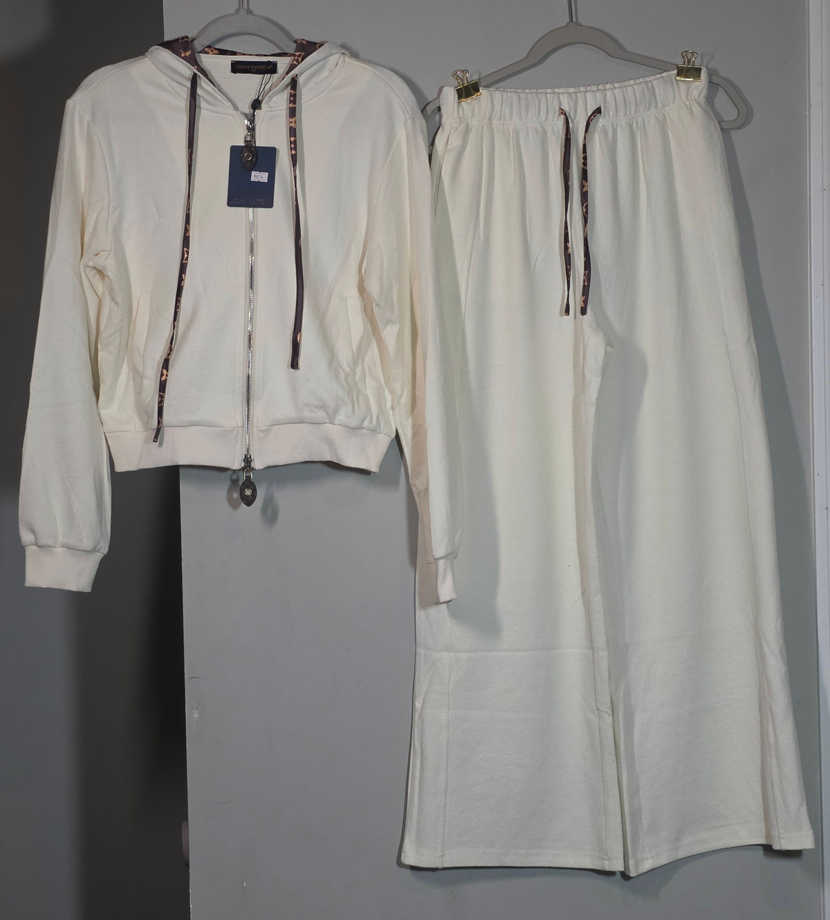 L Logo White 2 piece Lounge wear