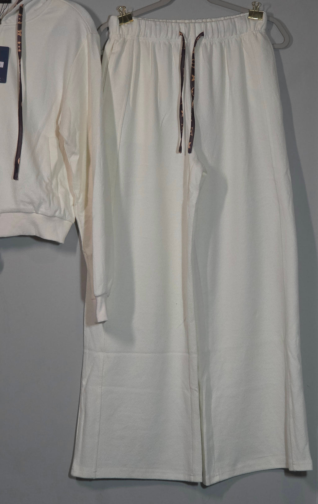 L Logo White 2 piece Lounge wear