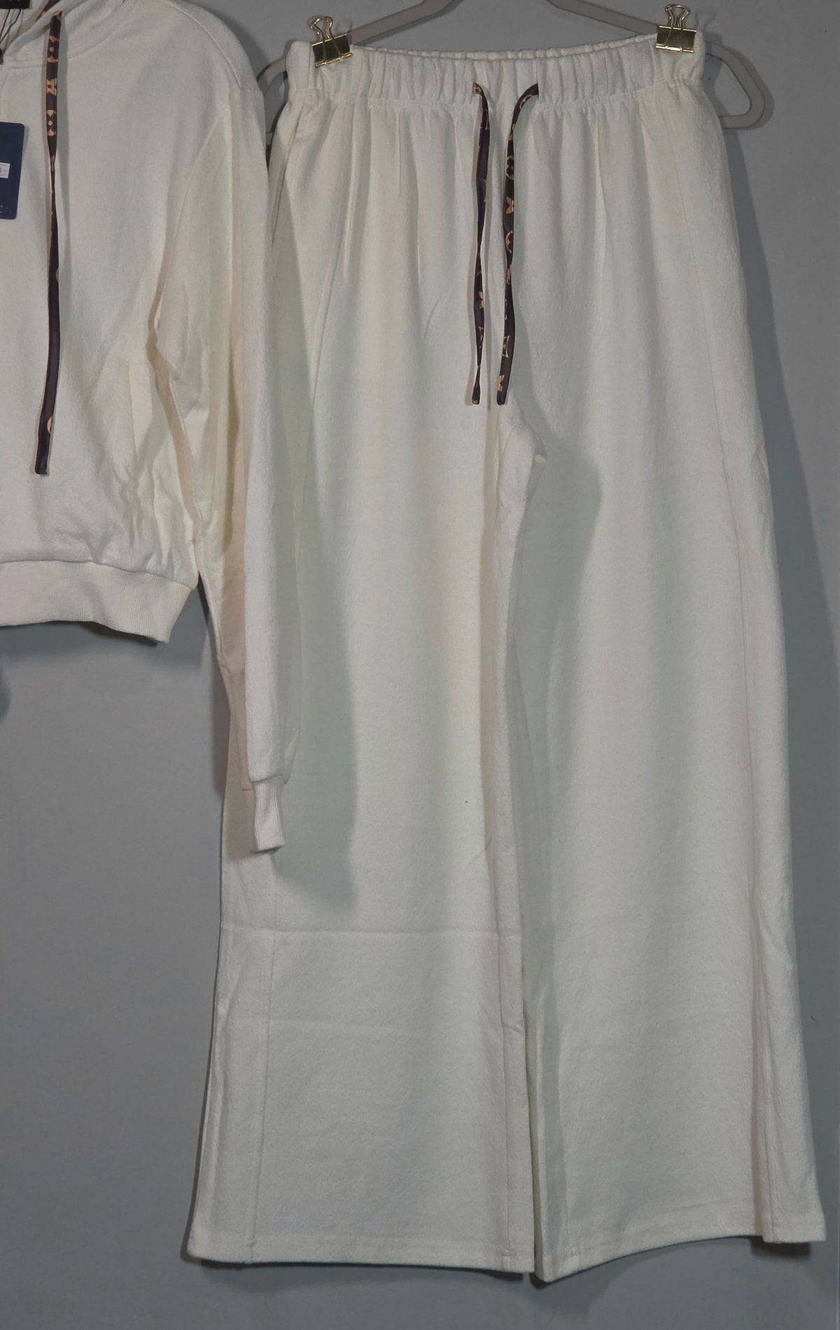 L Logo White 2 piece Lounge wear