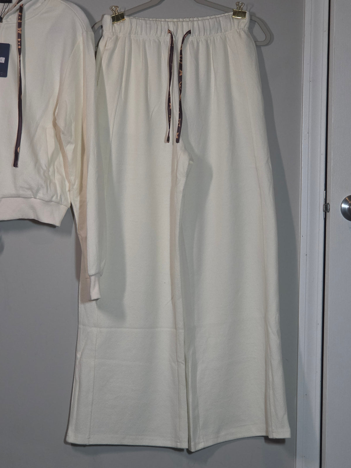 L Logo White 2 piece Lounge wear