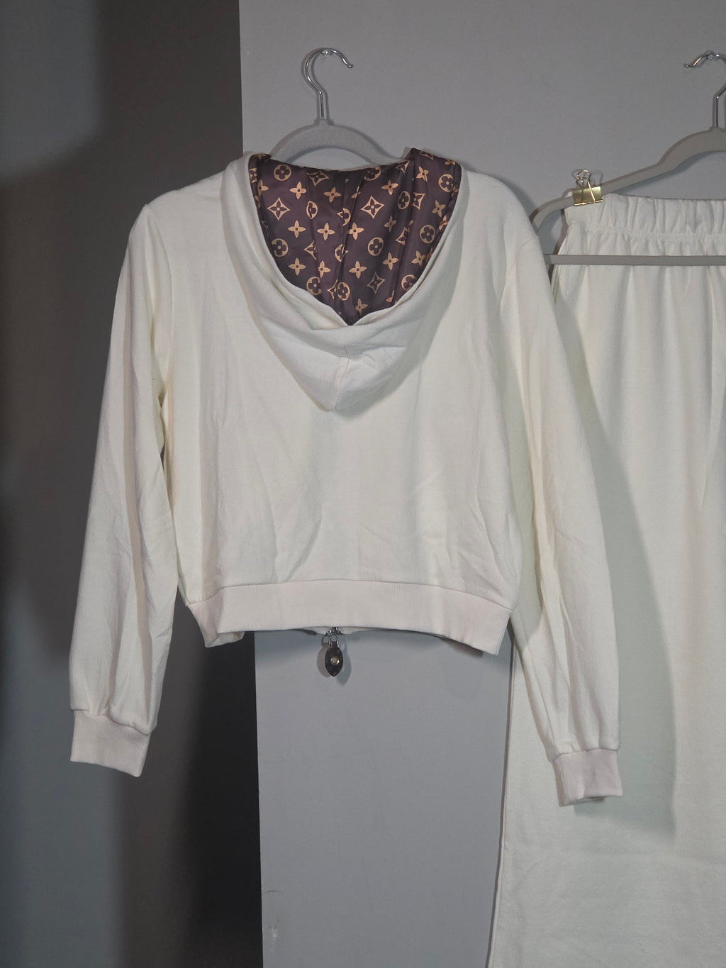 L Logo White 2 piece Lounge wear