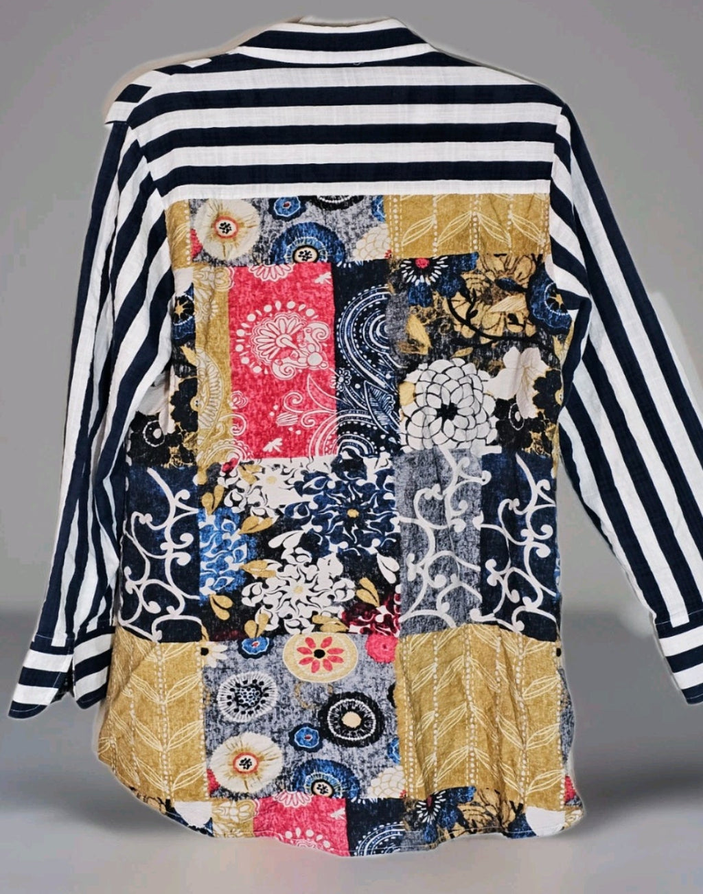 Shana Boutique Button Down contrast print Blouse Size US women's M Like New
