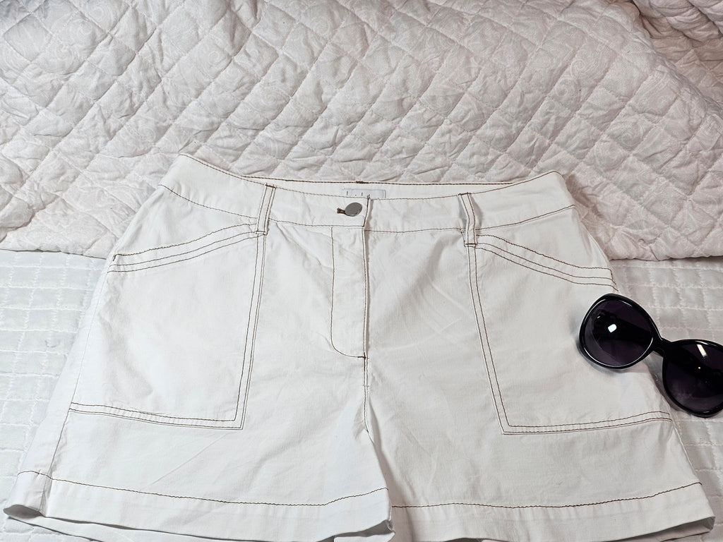 Nicole Miller White Shorts Size 8 women's