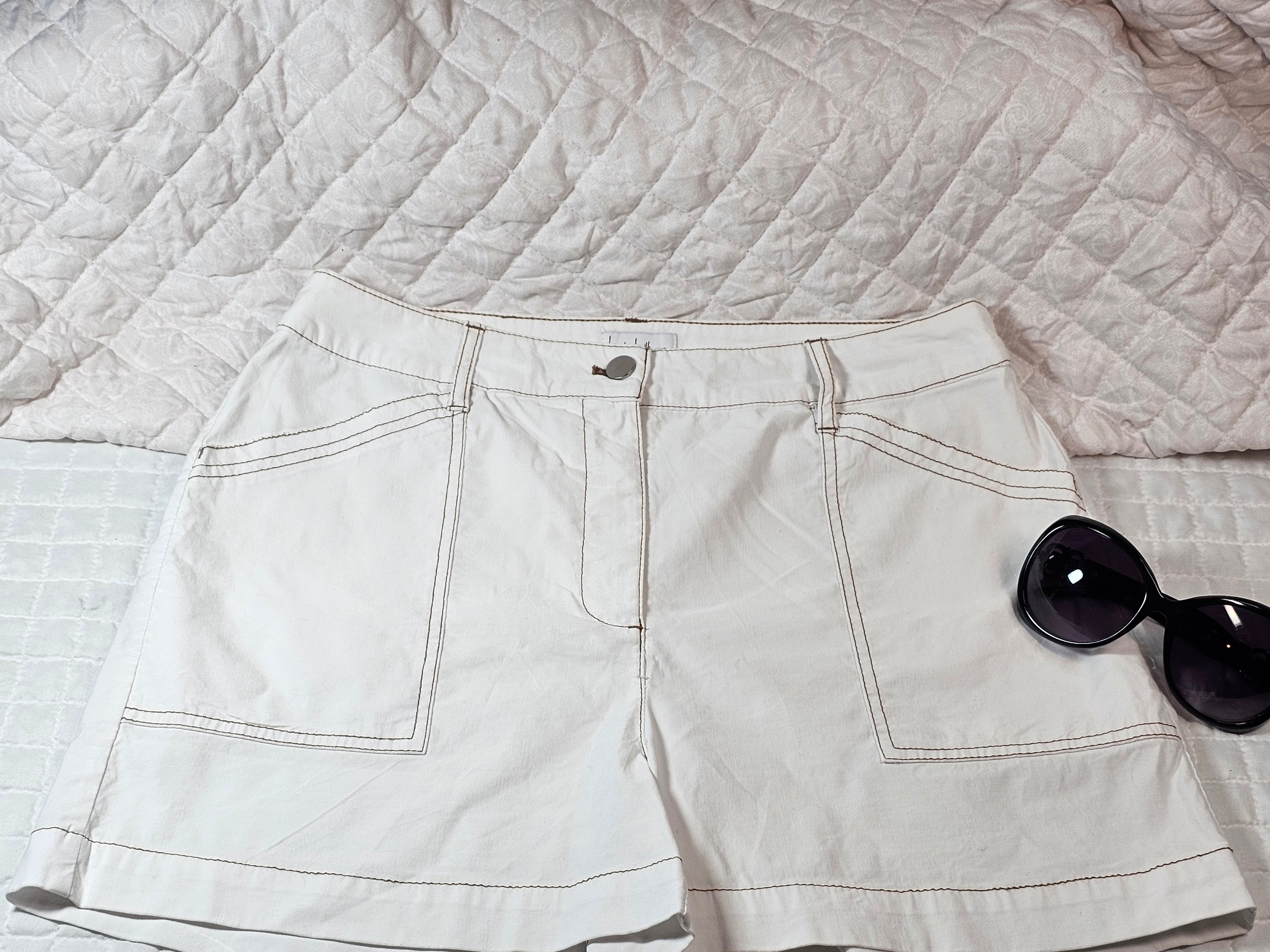 Nicole Miller White Shorts Size 8 women's