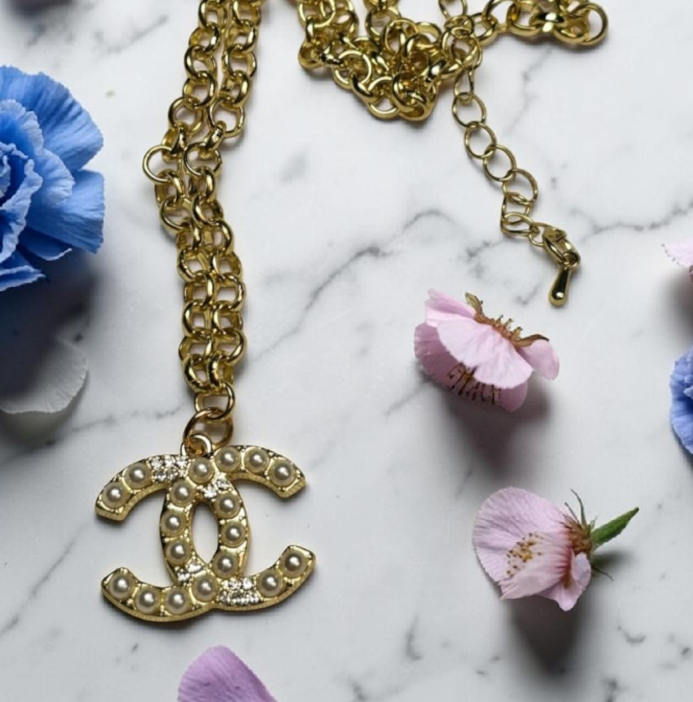 Gold logo charm pendant chain necklace