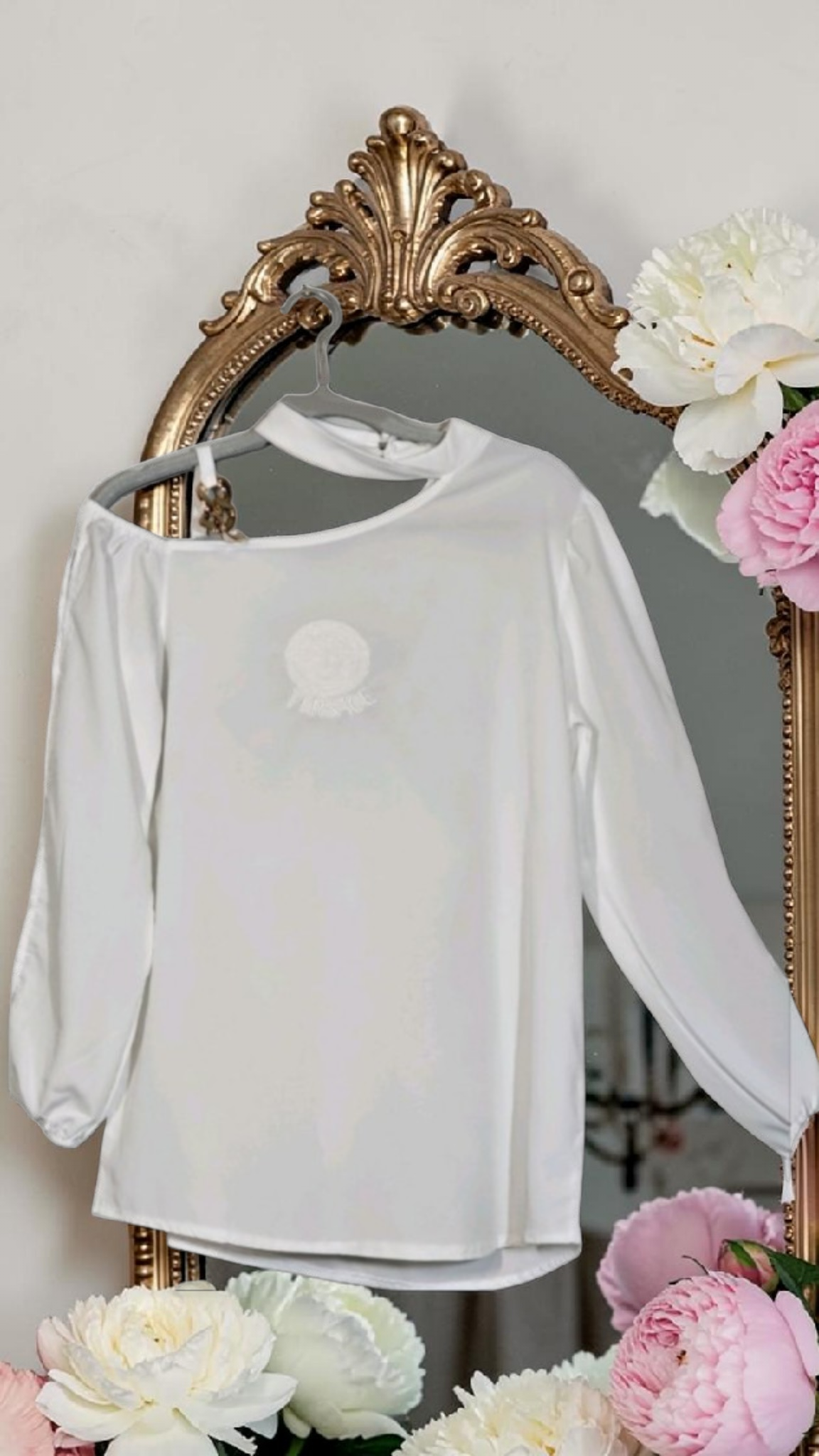 Medusa logo White Silk Blend Asymmetric Embroidered Blouse Size US Large