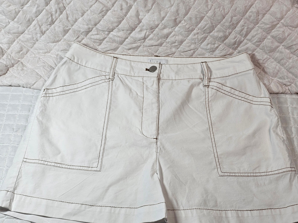 Nicole Miller White Shorts Size 8 women's
