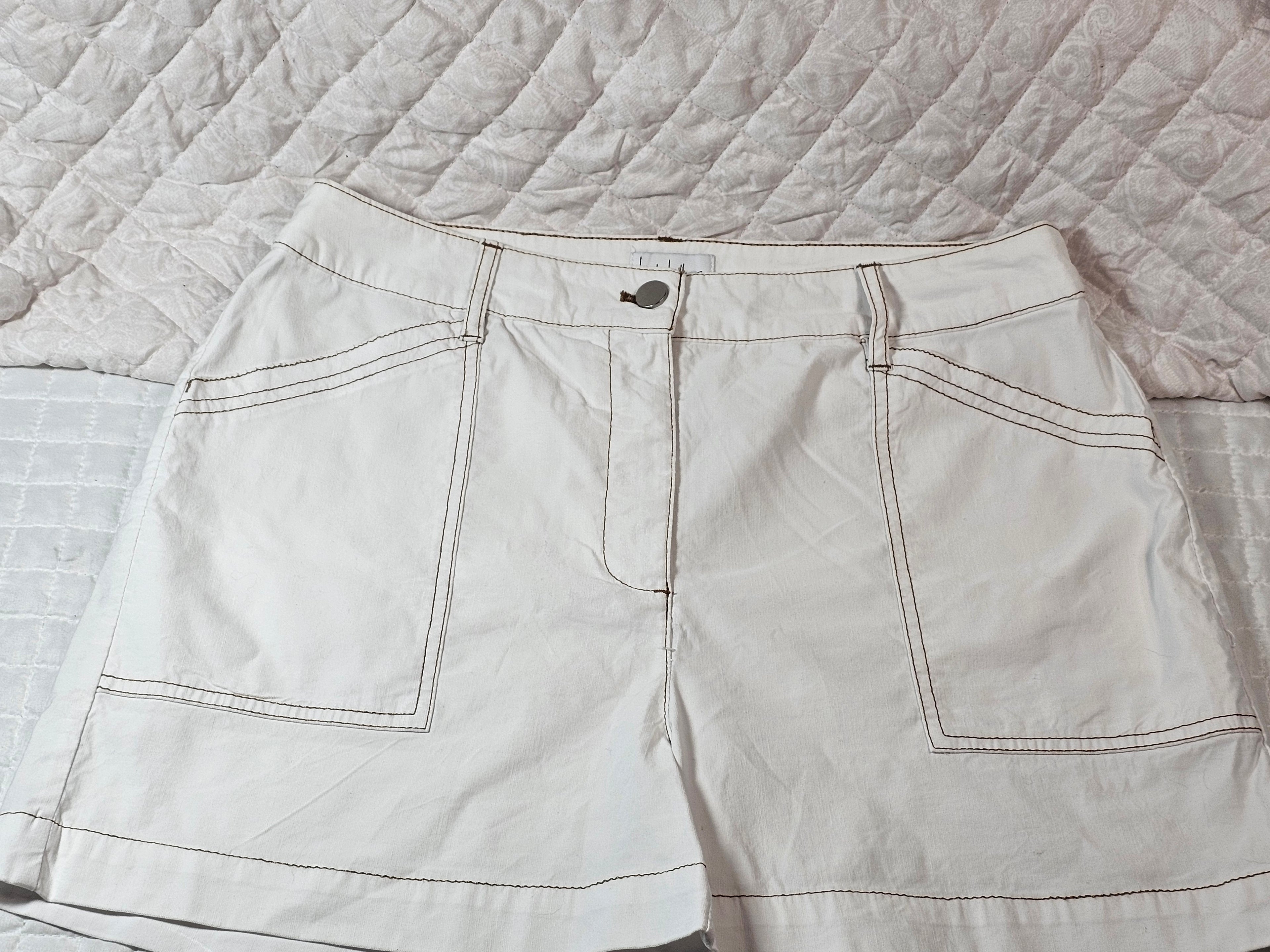 Nicole Miller White Shorts Size 8 women's