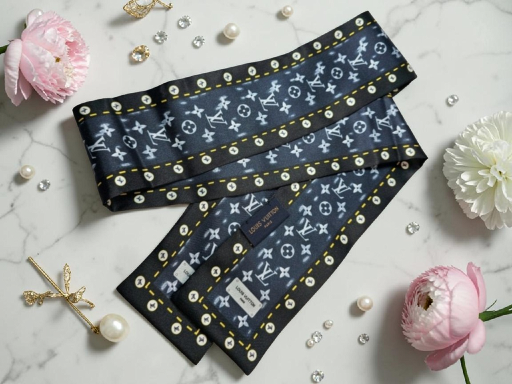 Louis Logo bag scarf / Hair Accessory Tagged 100% Silk Spring