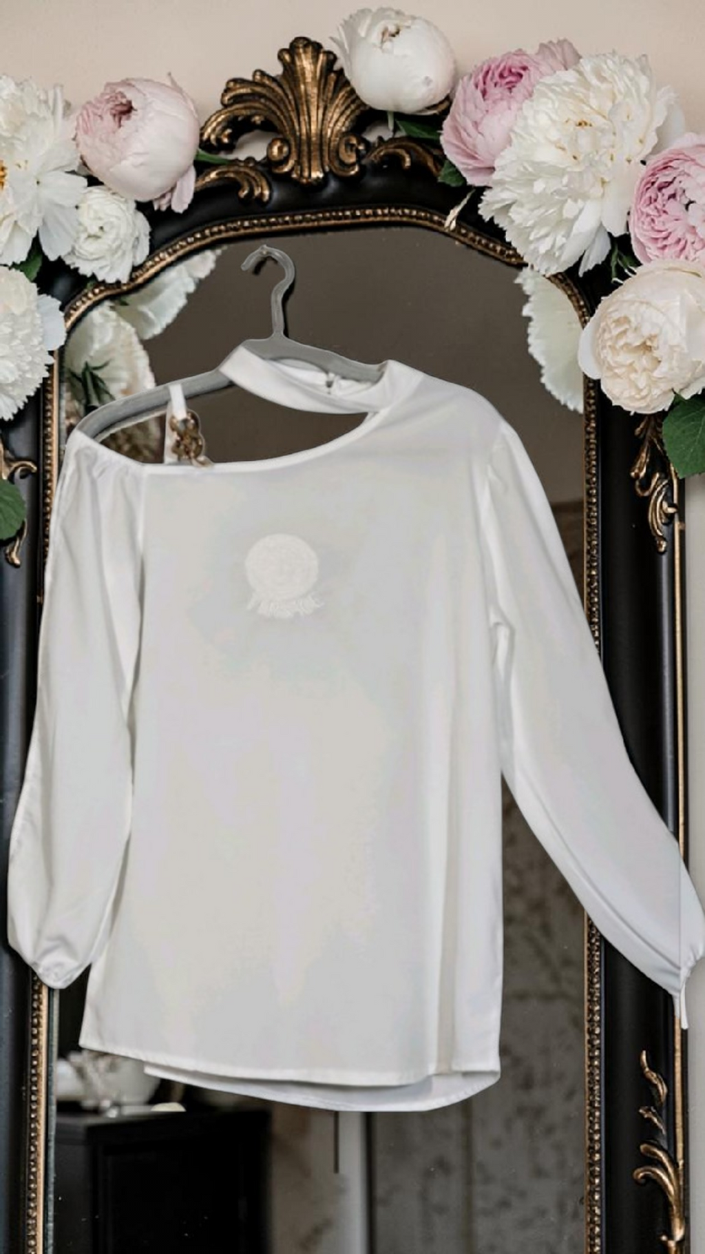Medusa logo White Silk Blend Asymmetric Embroidered Blouse Size US Large