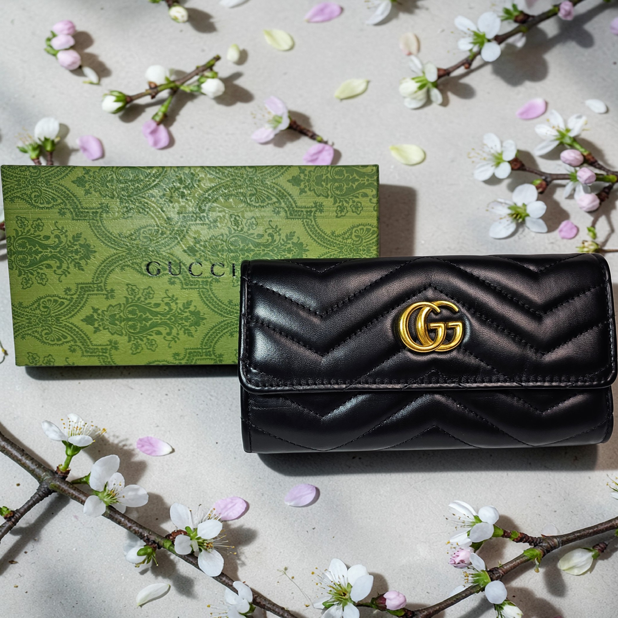 Boutique GG Leather Long Wallet w/ Gold hardware and gift box