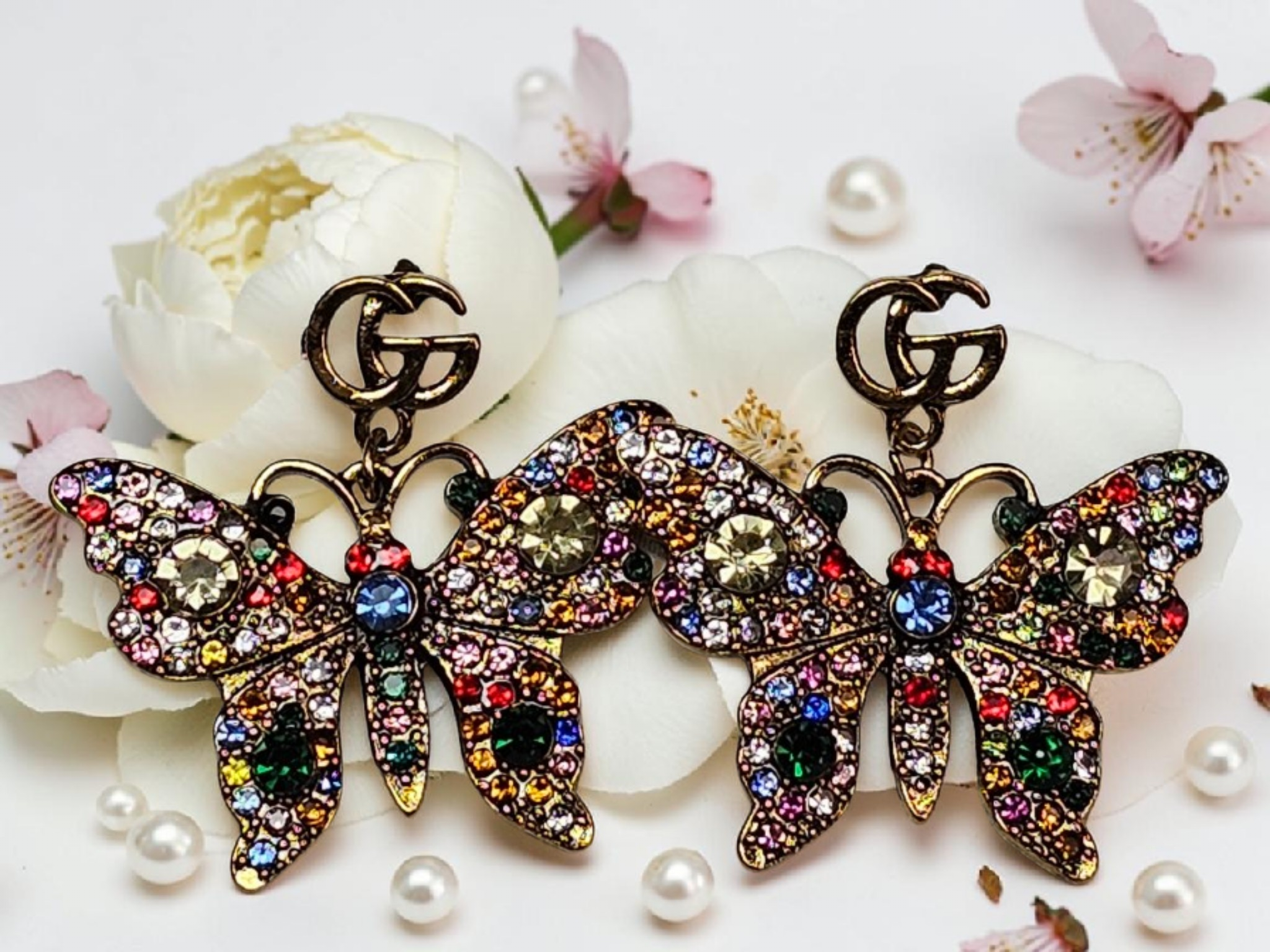 Beautiful Butterfly Dangle  Pierced Earrings Summer