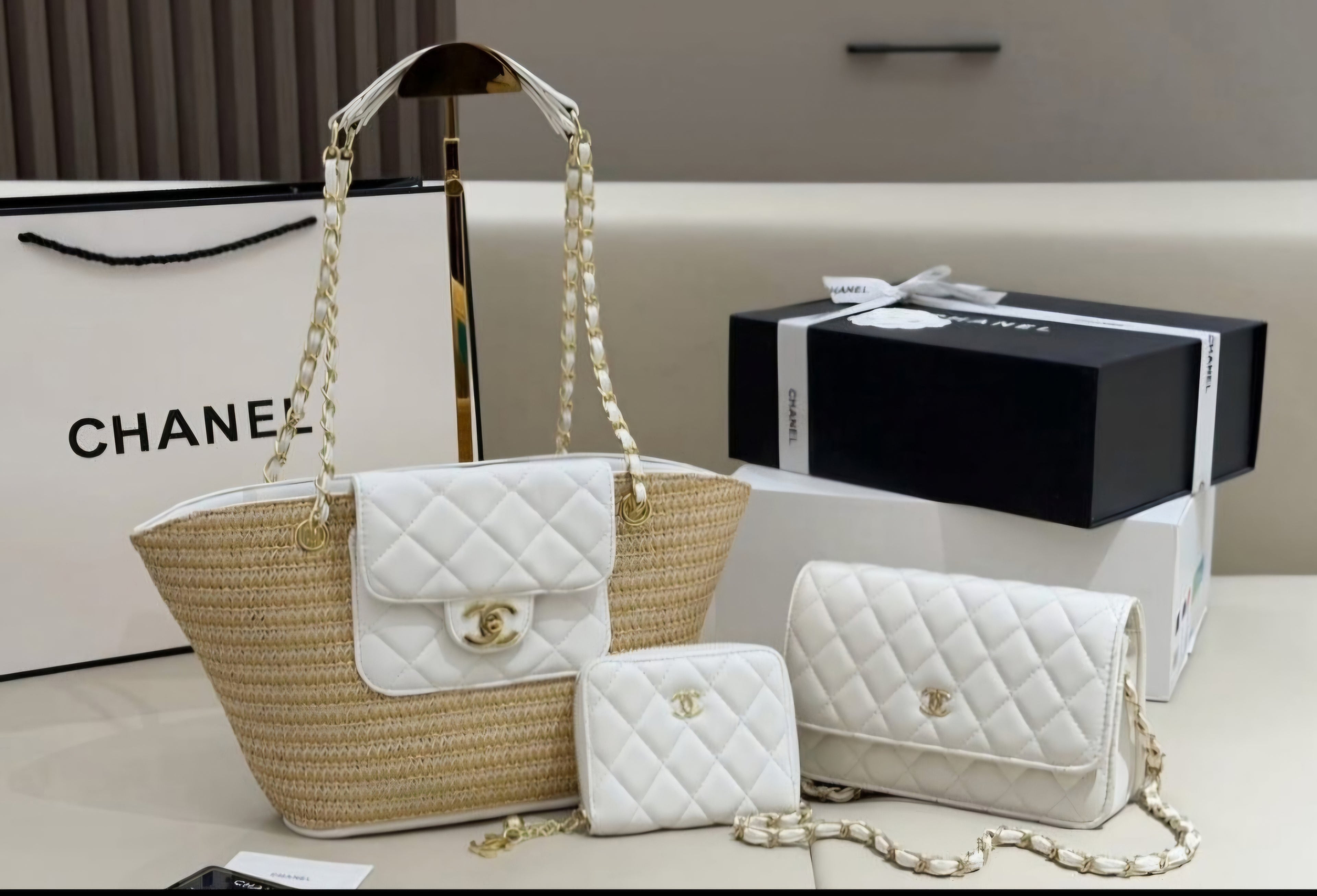 Preorder White c logo Tote bag set with Large tote Short wallet and crossbody