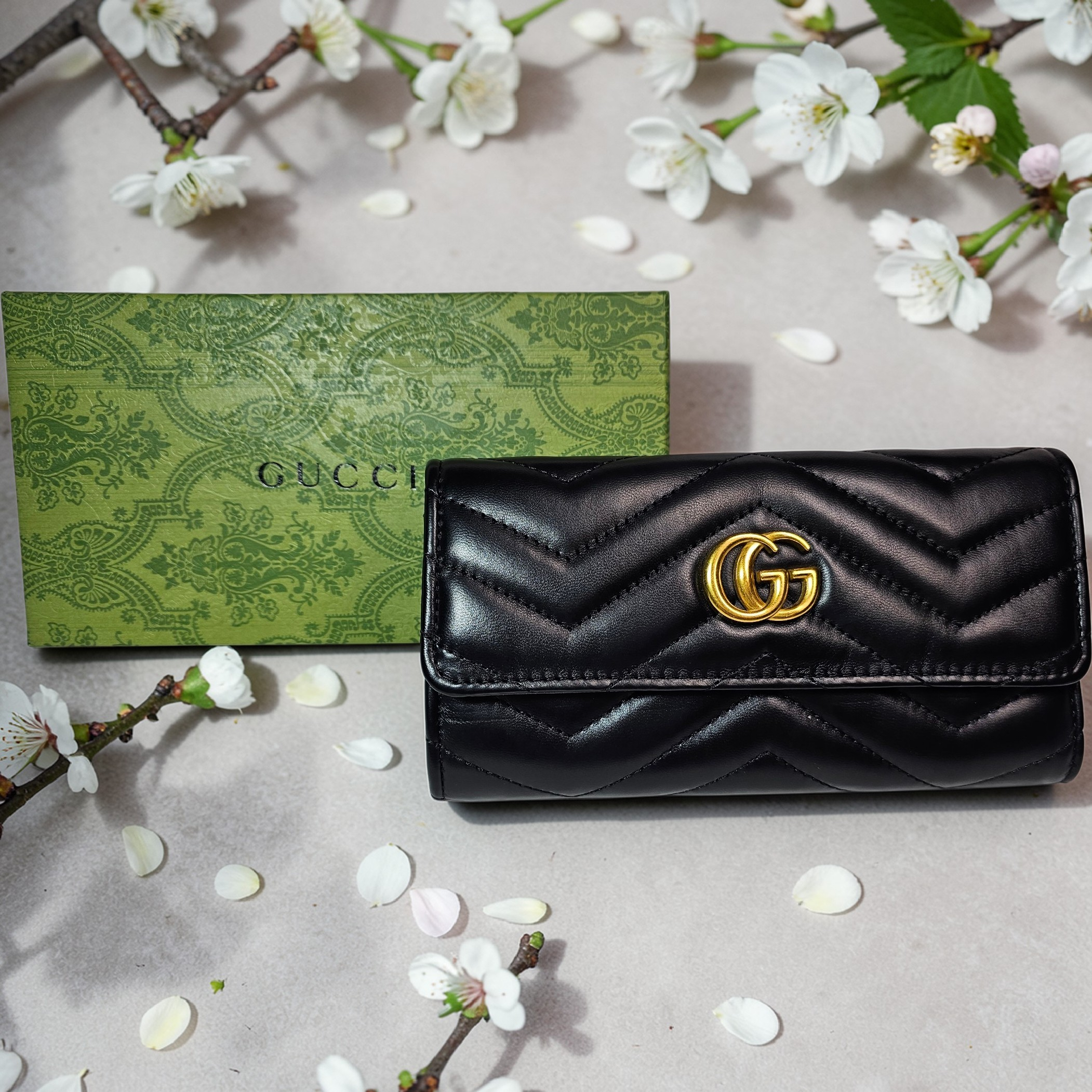 Boutique GG Leather Long Wallet w/ Gold hardware and gift box