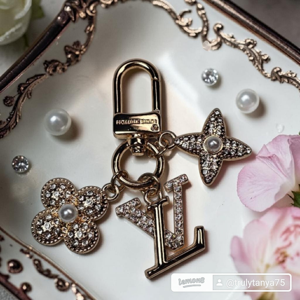 Logo Gold Charm Keychain Bag Charm Accessory