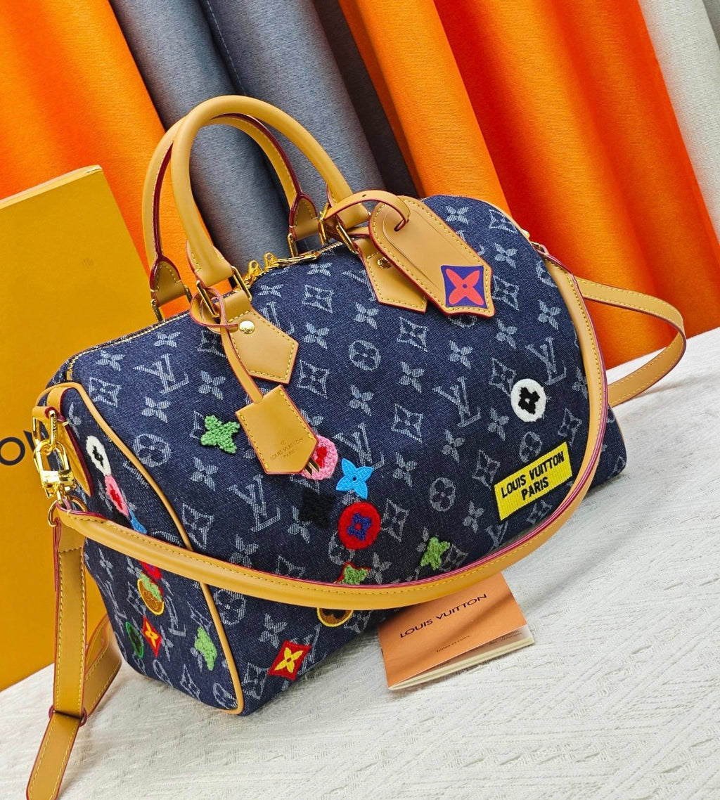 L Logo Blue Daisy Barrel bag