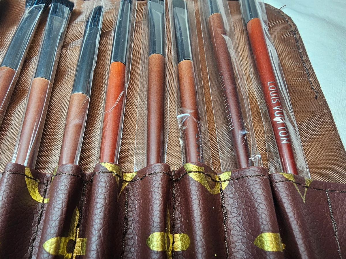 L logo Brown case with Full Size Luxury Makeup Brush set New with gift box