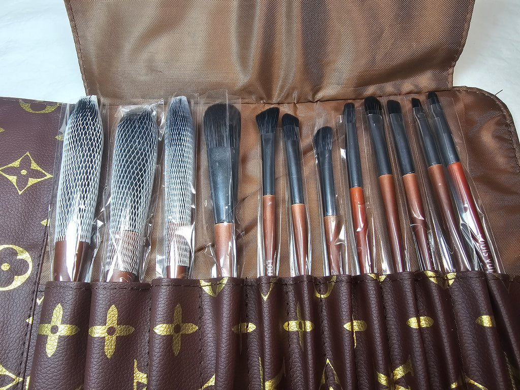 L logo Brown case with Full Size Luxury Makeup Brush set New with gift box