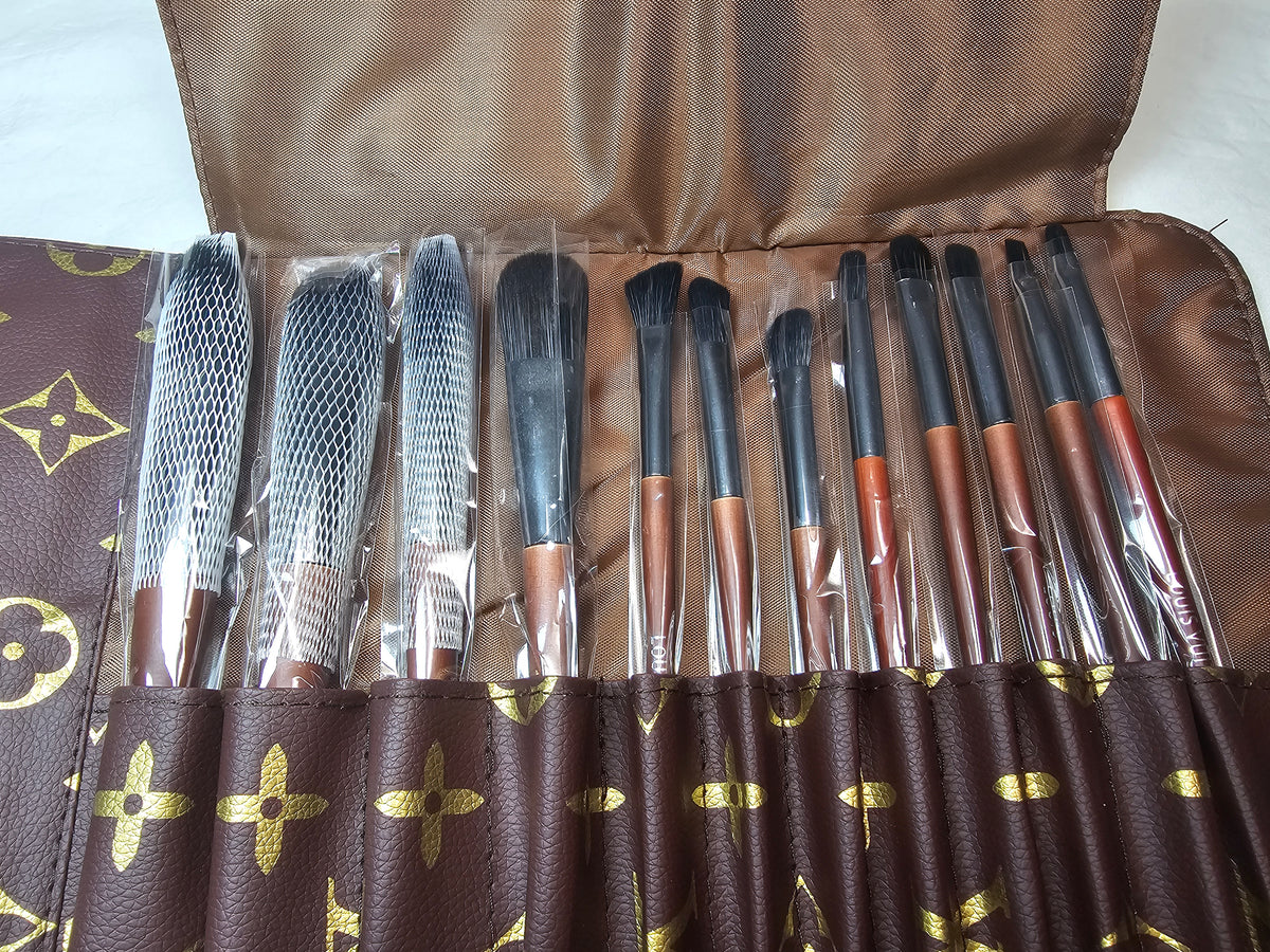 L logo Brown case with Full Size Luxury Makeup Brush set New with gift box