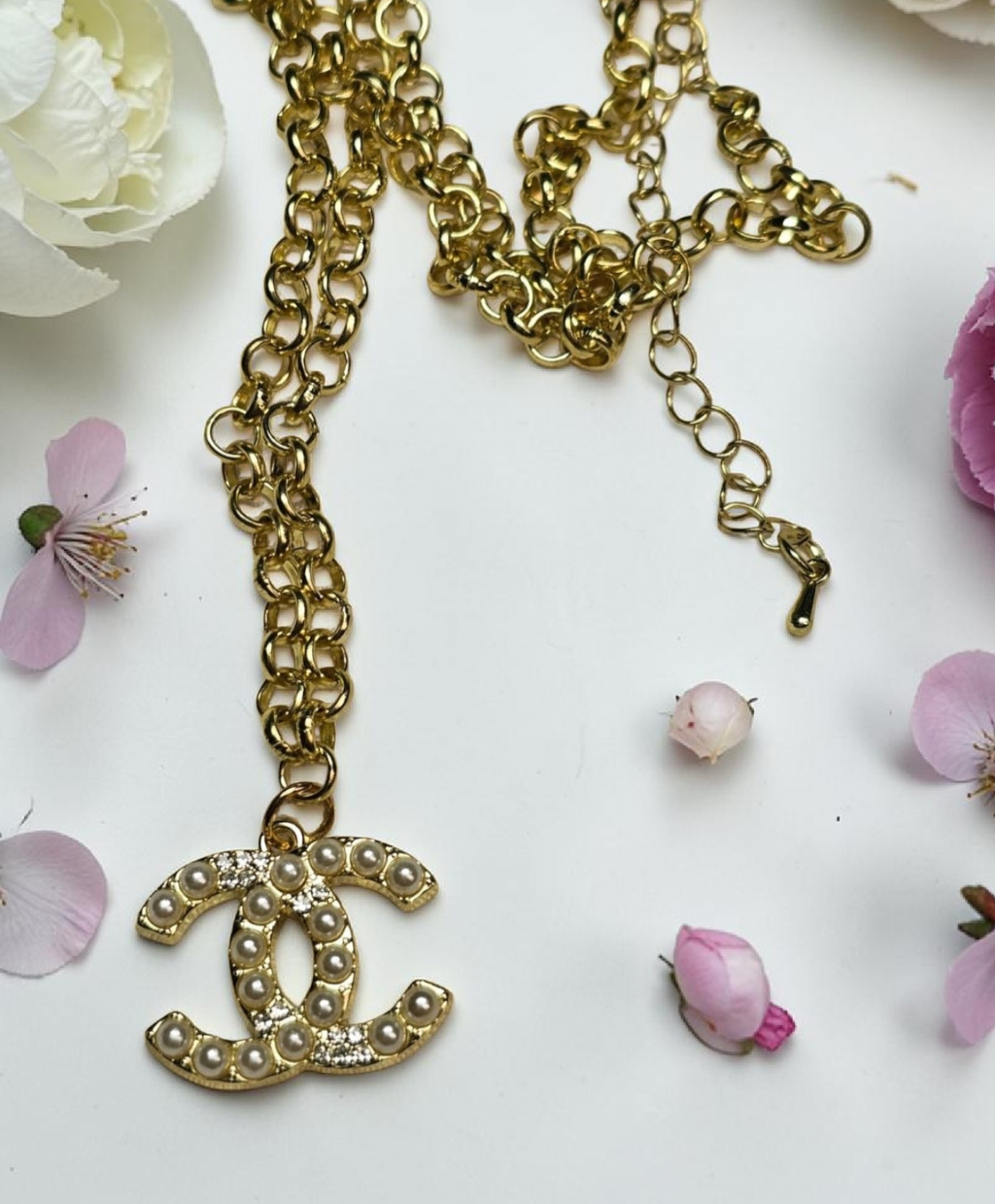 Gold logo charm pendant chain necklace