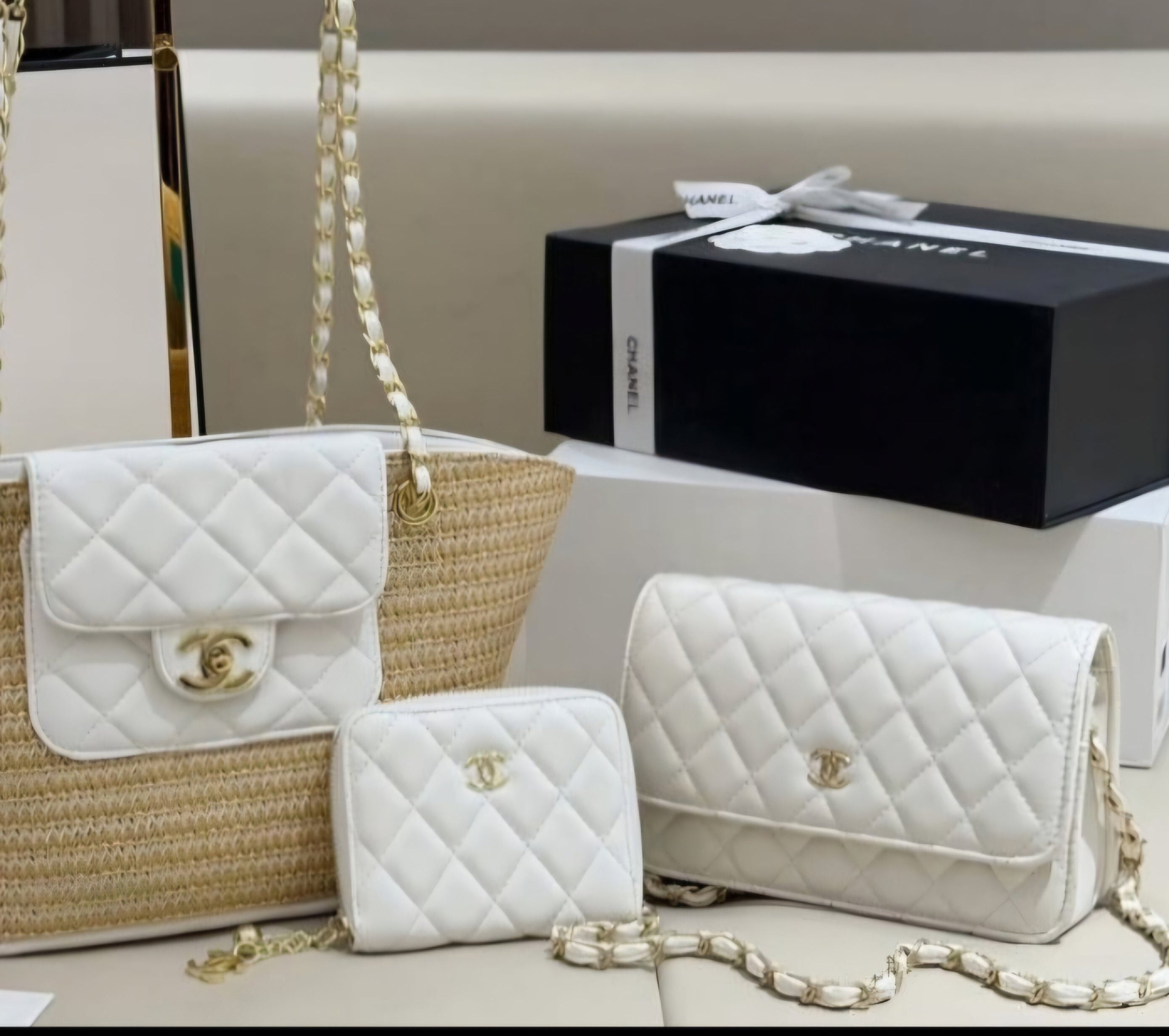 Preorder White c logo Tote bag set with Large tote Short wallet and crossbody