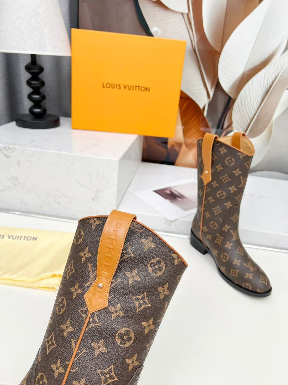 L Logo Western Style Boots New