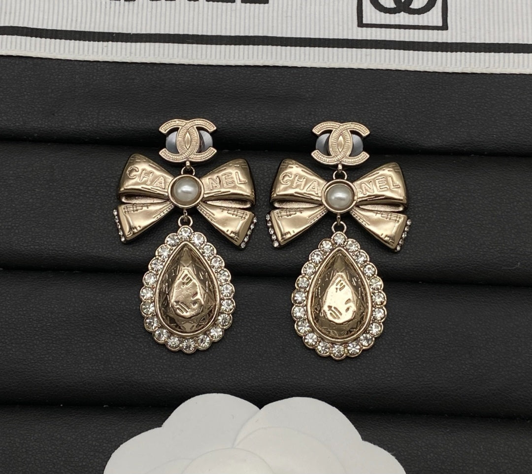C logo Luxury Bow Dangle Pierced Earrings