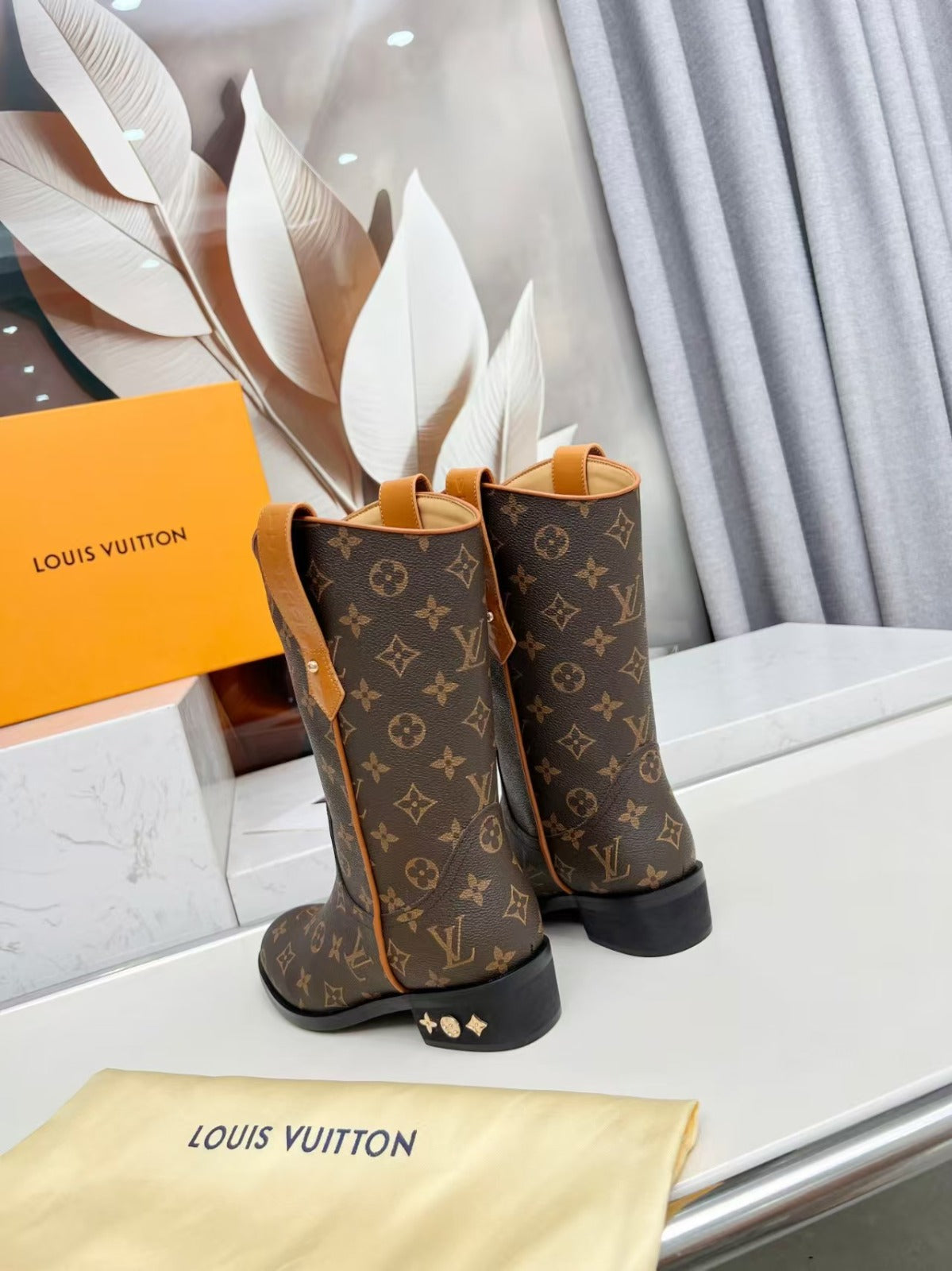 L Logo Western Style Boots New