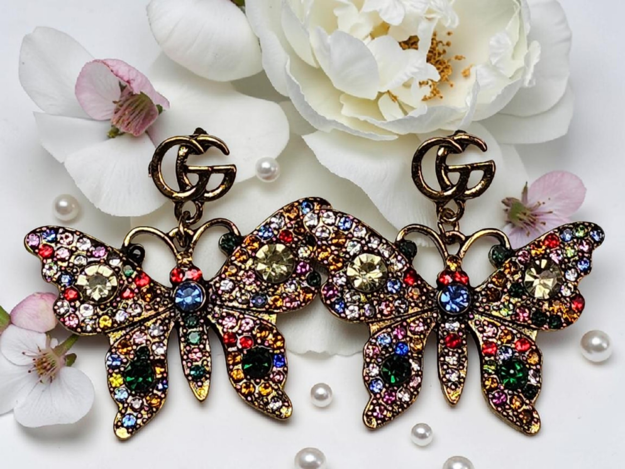 Beautiful Butterfly Dangle  Pierced Earrings Summer