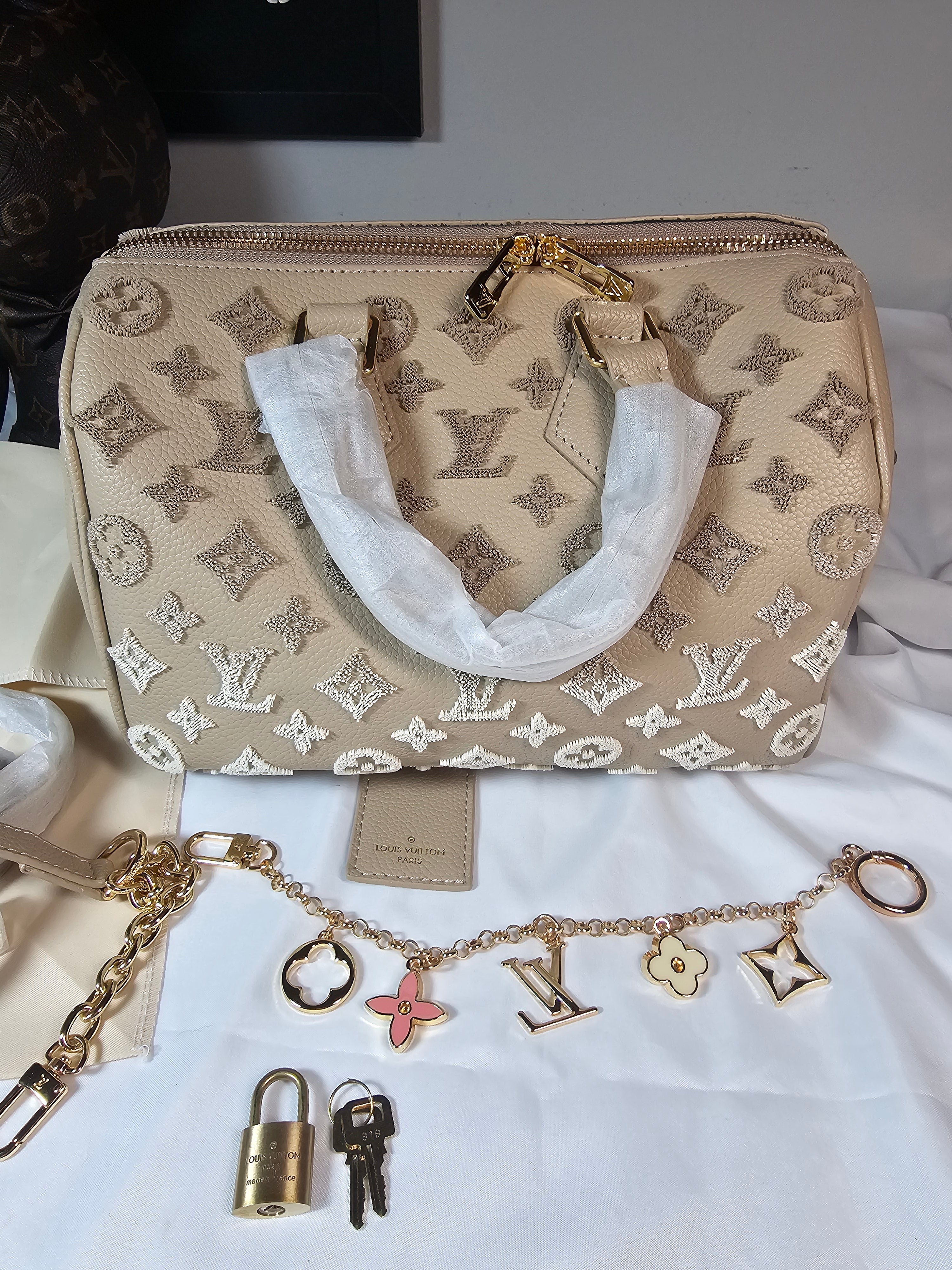 Beige Velvet Logo Speed 30 cm