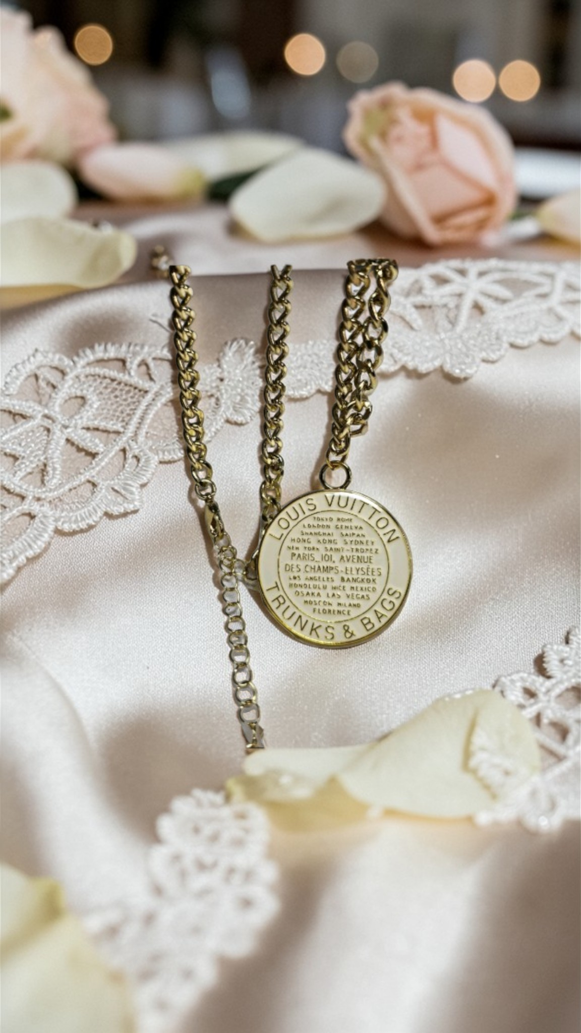 Trunks and Bags Charm Necklace Cream
