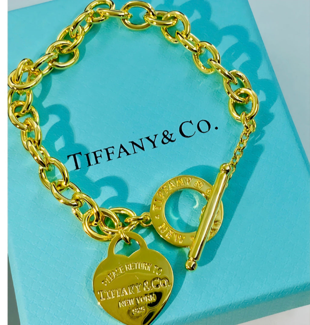 T&C Heart Logo Toggle Close Charm Bracelet Gold