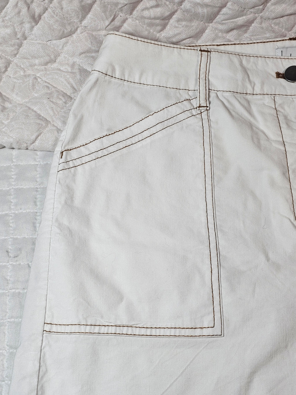 Nicole Miller White Shorts Size 8 women's