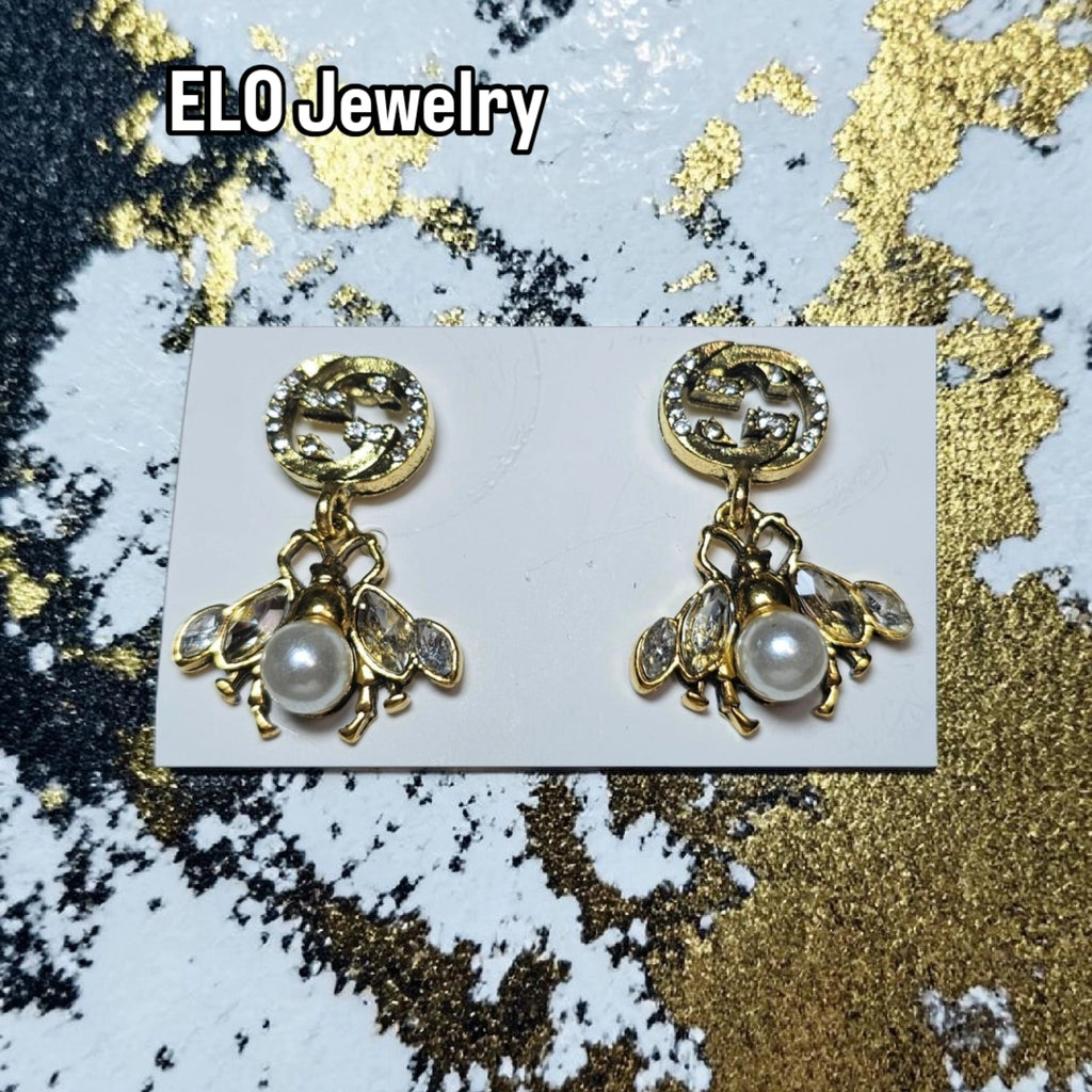 Bee pierced dangle earrings Gold and Pearl