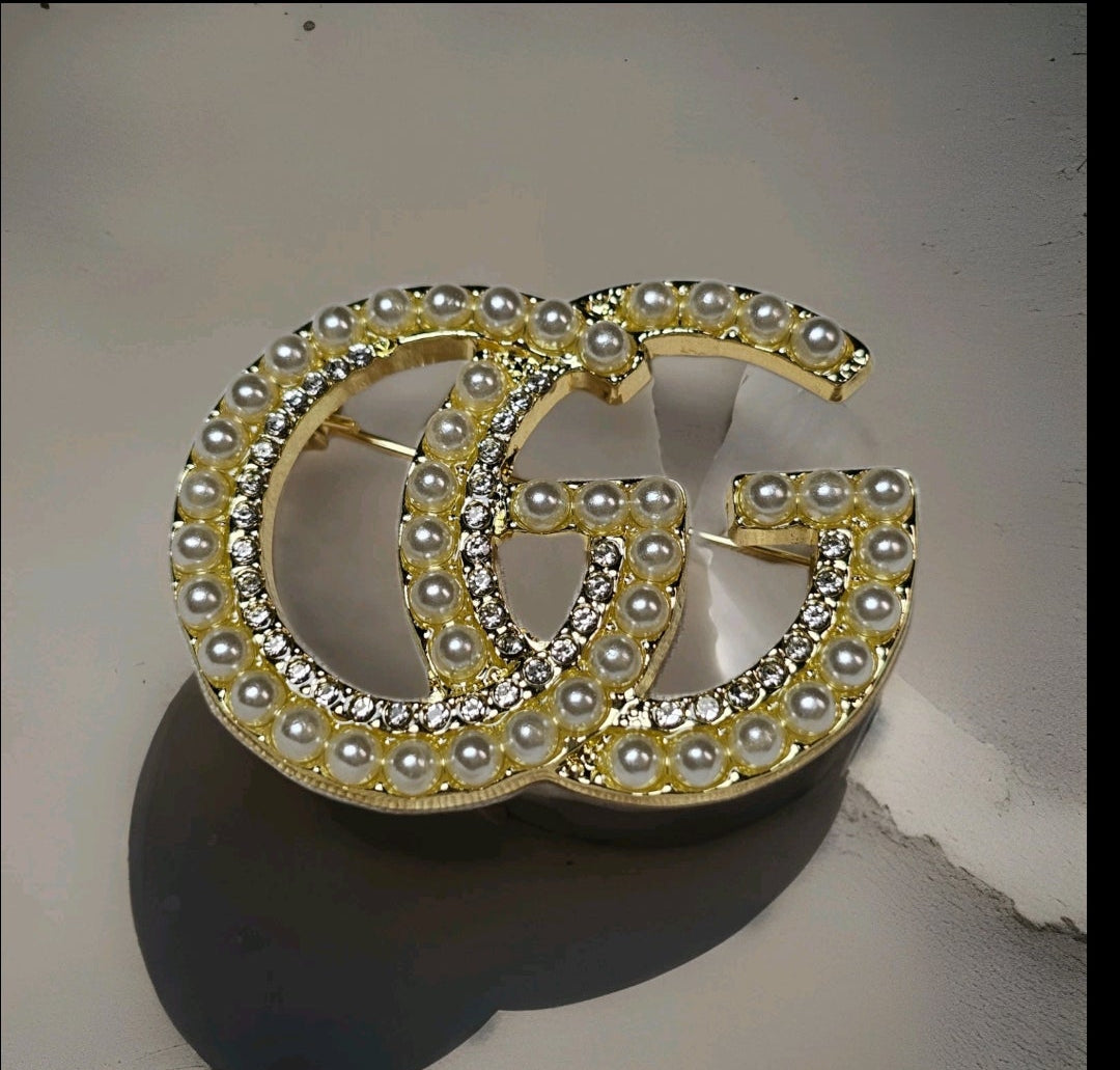 Gucci Logo charm Pearlescent Gold Pin Brooch
