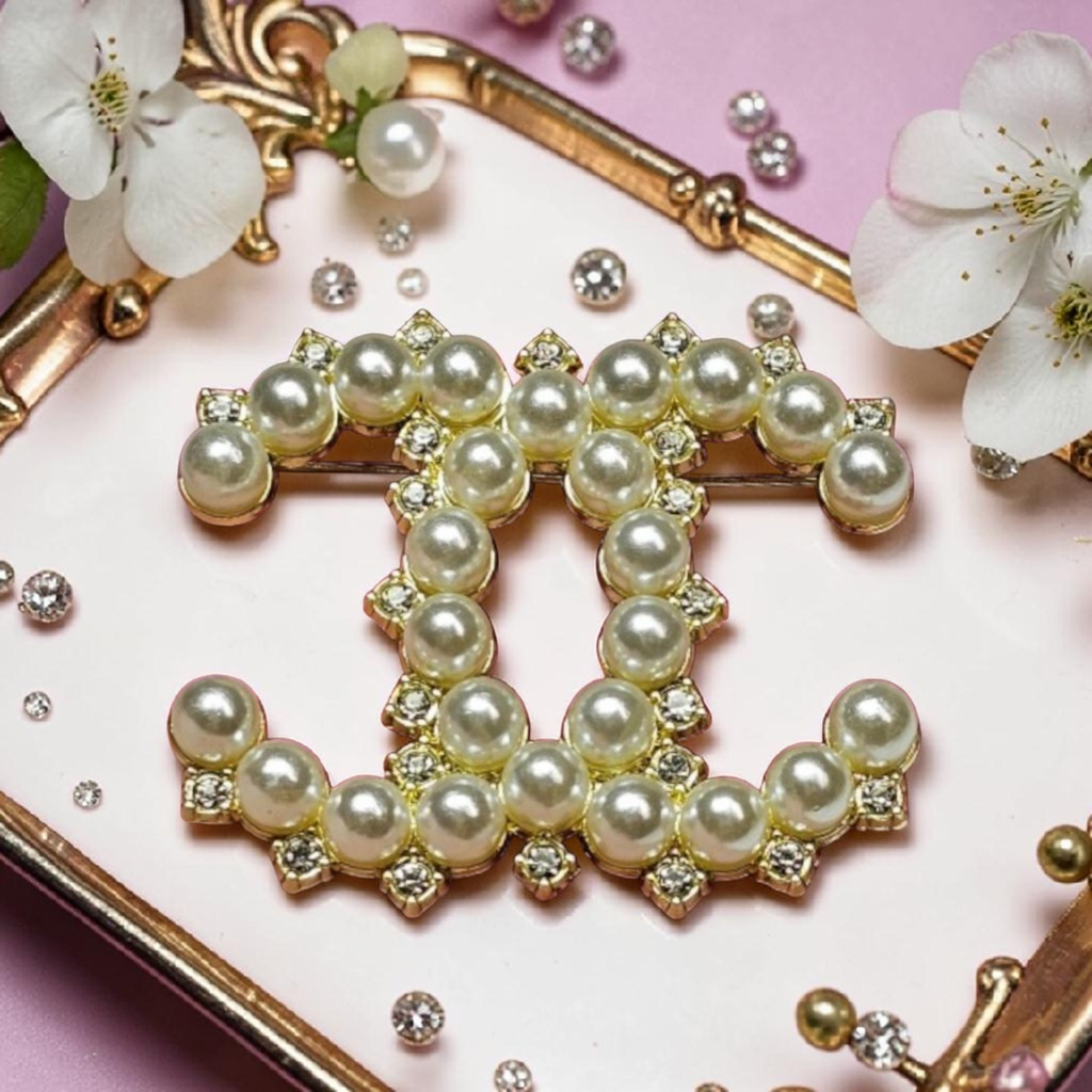 Gold and Continuous Pearl Charm Brooch