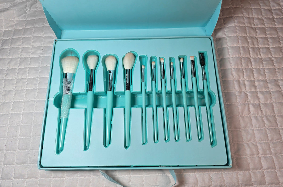 T&C Makeup Brush Gift Set New With Box