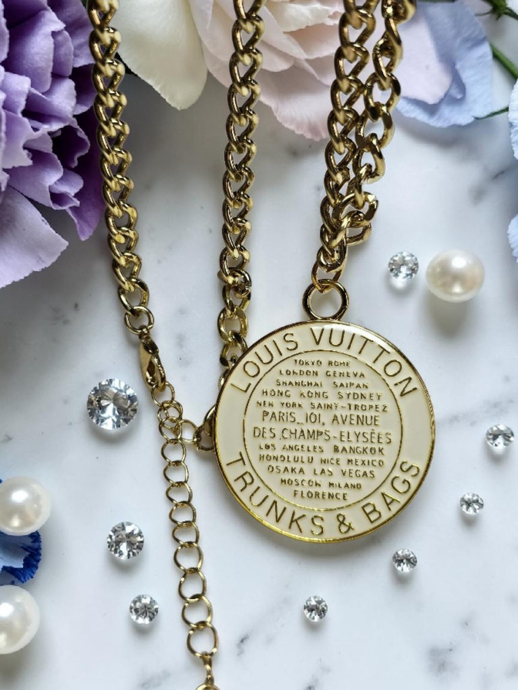 Trunks and Bags Charm Necklace Cream