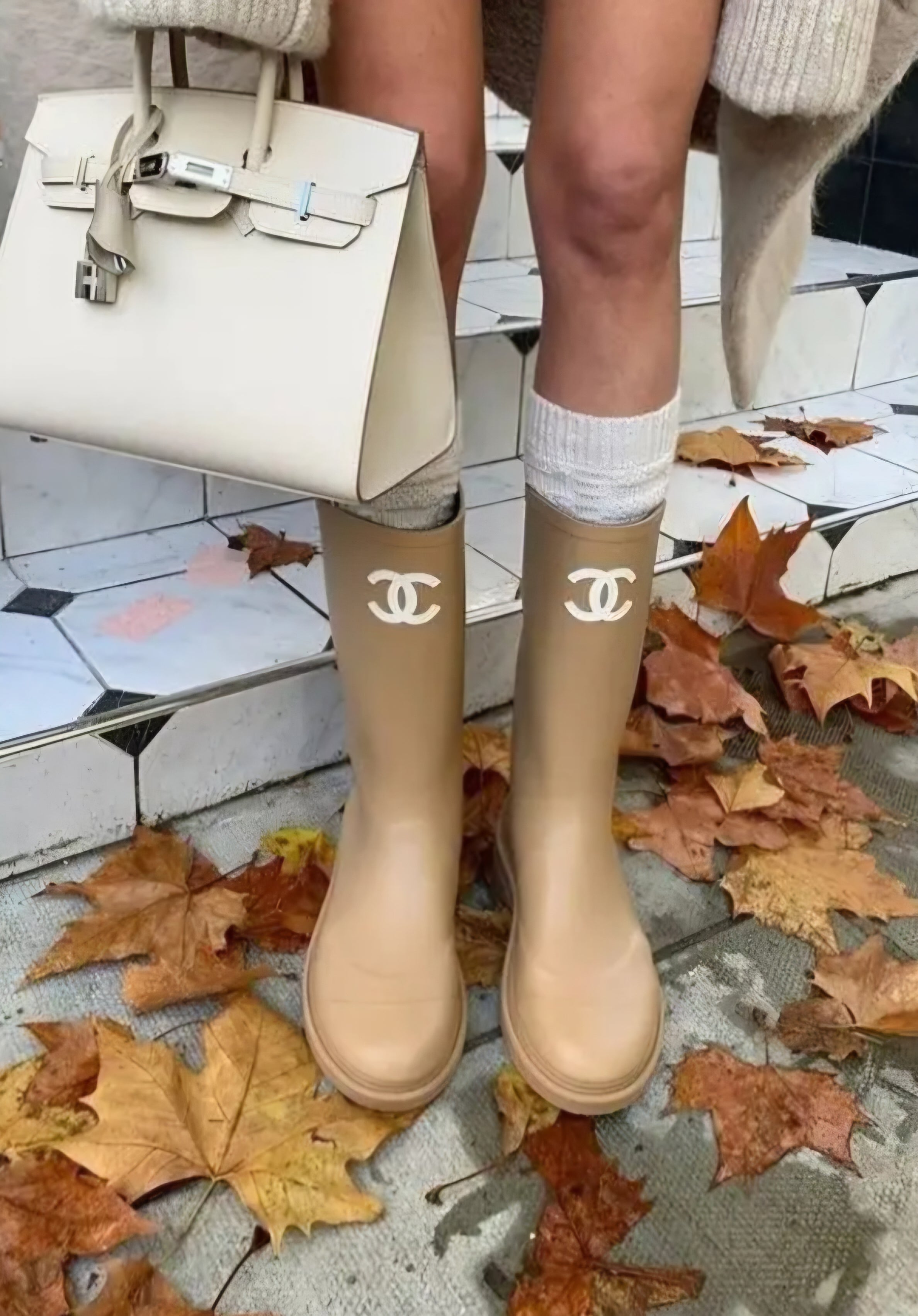 Beige/Tan w White logo Rain boots 👢 NEW US size 9/ EU 40