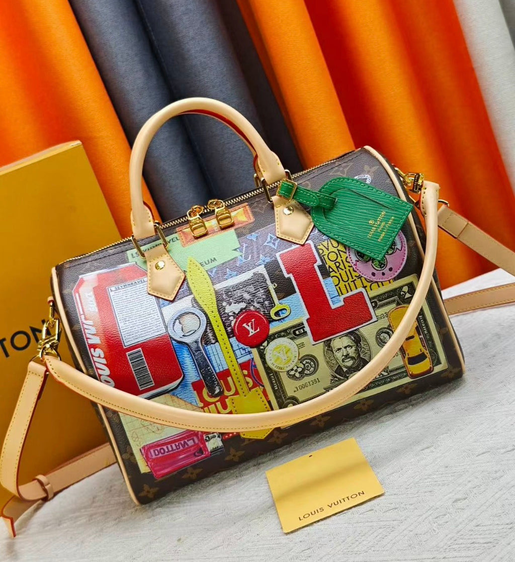 L logo Paint the Town Barrel Bag