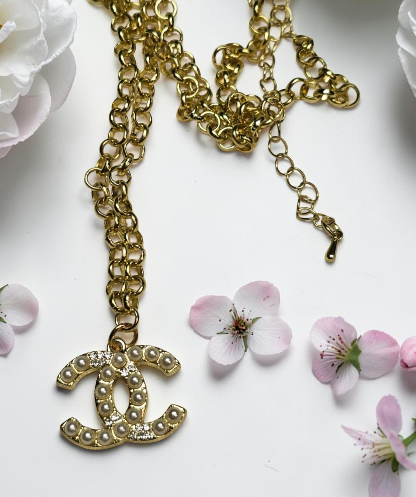 Gold logo charm pendant chain necklace