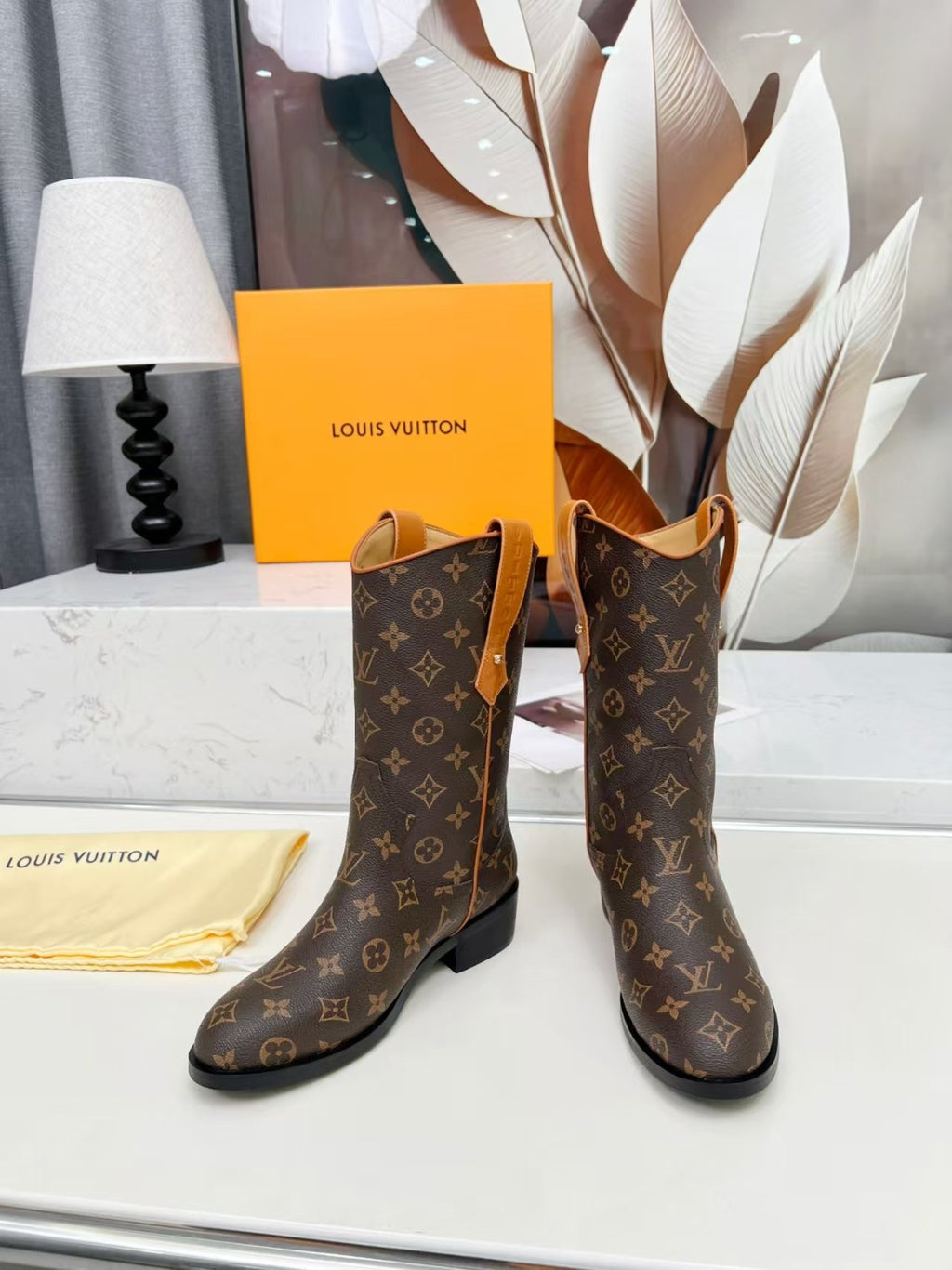 L Logo Western Style Boots New