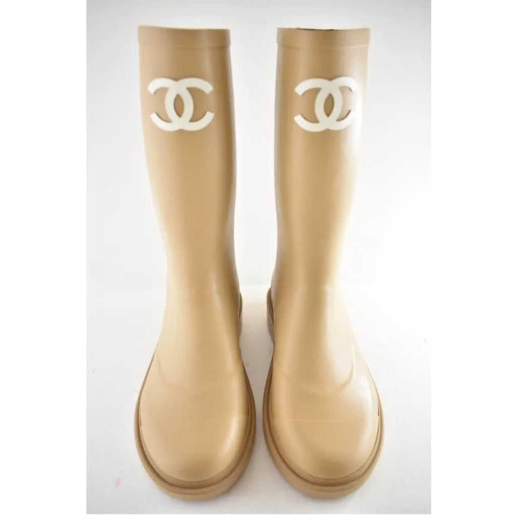 Beige/Tan w White logo Rain boots 👢 NEW US size 9/ EU 40