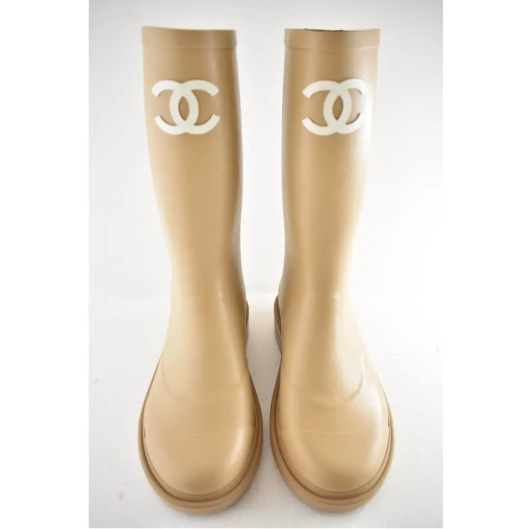 Beige/Tan w White logo Rain boots 👢 NEW US size 9/ EU 40