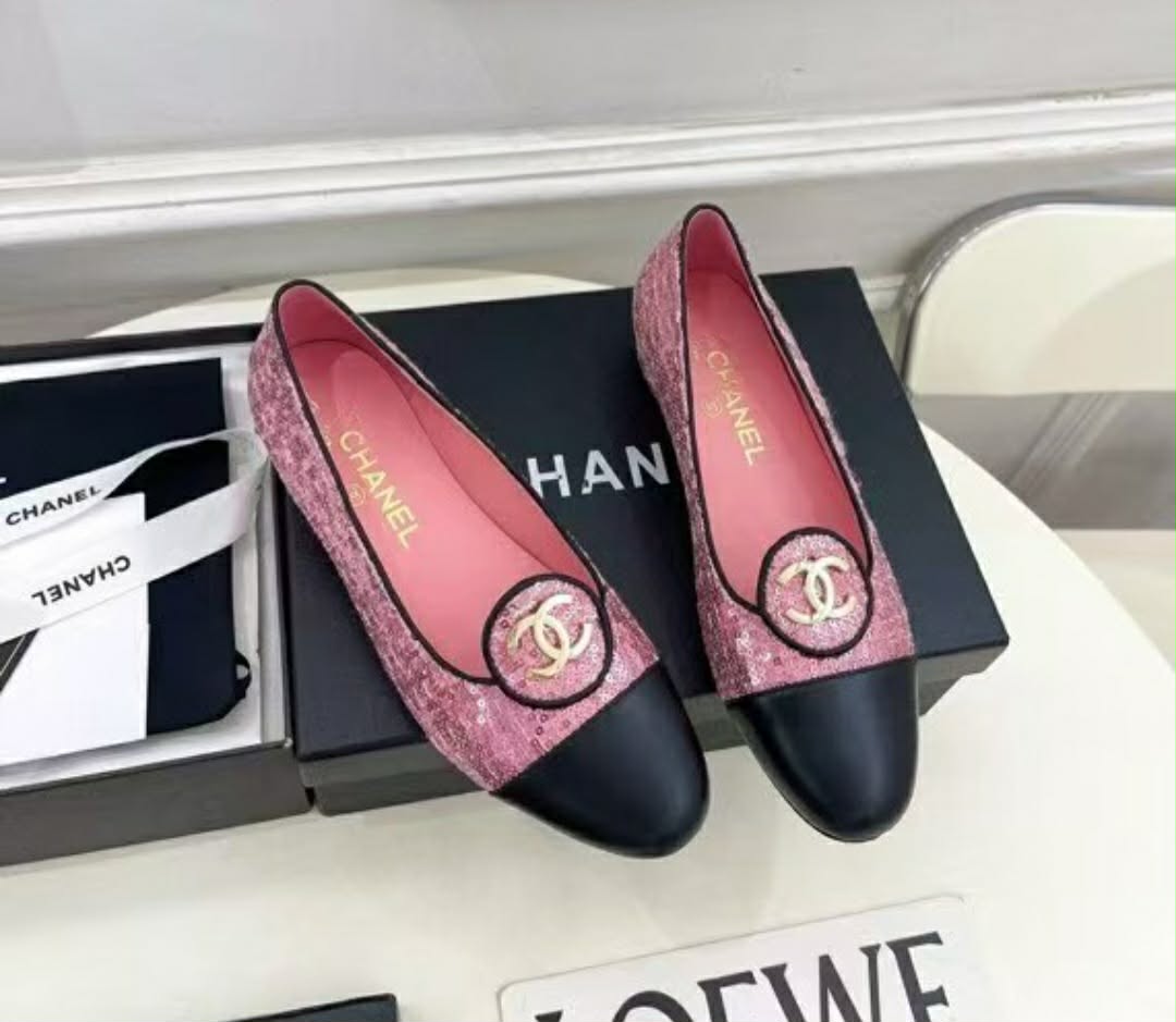 Pink with Sparkles C logo Ballet flats