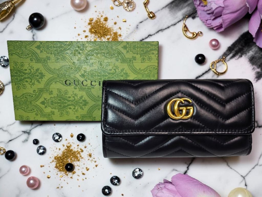 GG Logo Long Wallet w/ Gold hardware and gift box