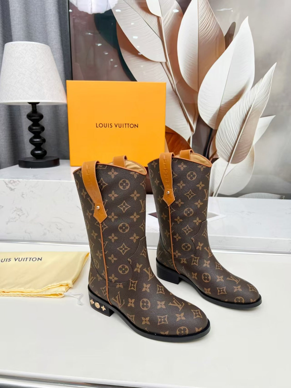 L Logo Western Style Boots New