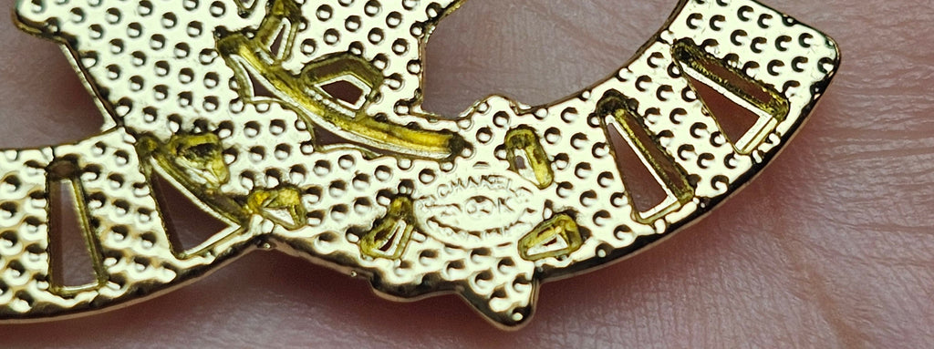Gold charm Shooting Stars Pin Brooch
