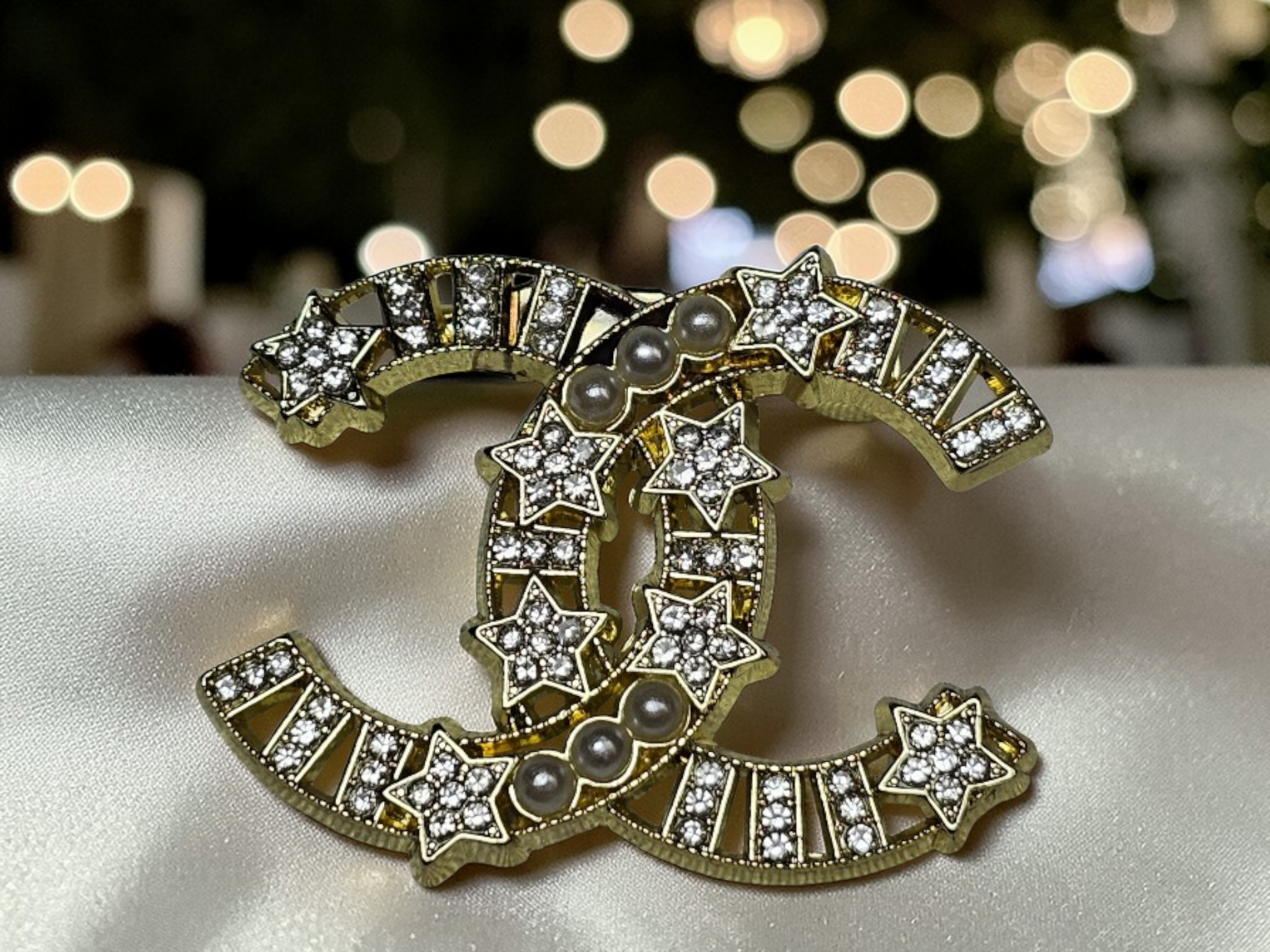 Gold Chanel charm Shooting Stars Pin Brooch