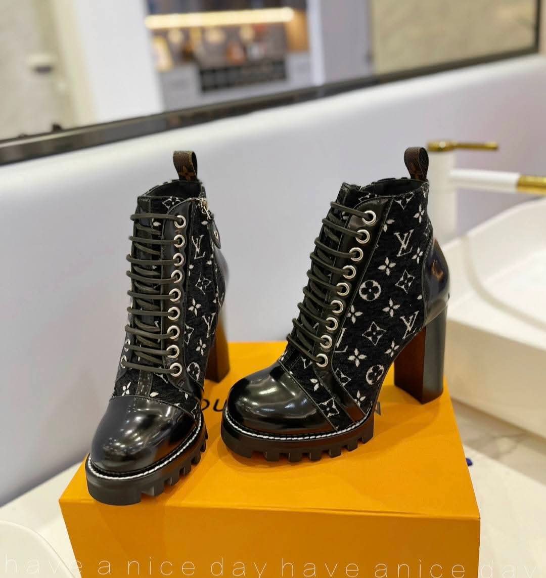 High style High Heel logo Boots